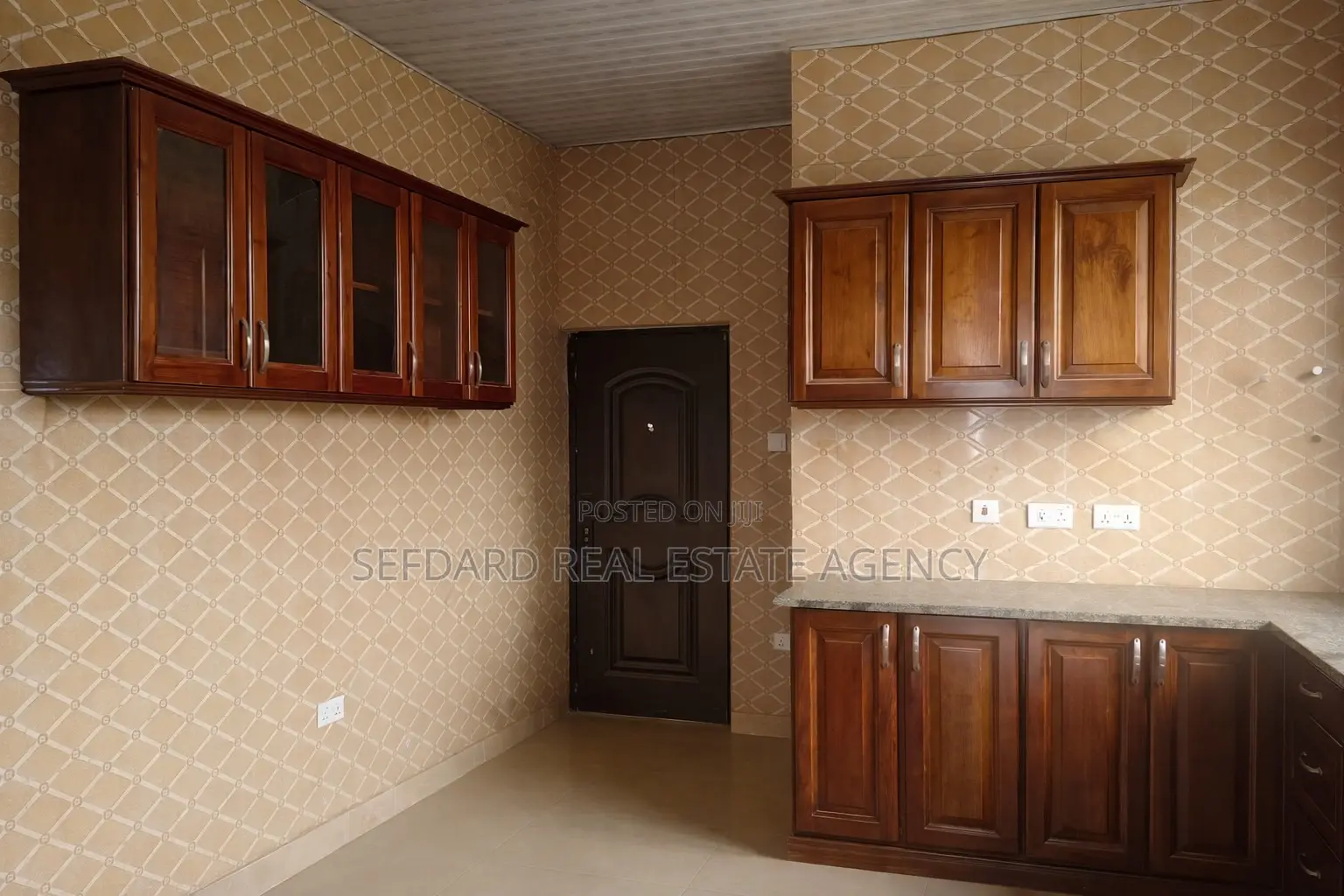6bdrm House in Sefdard Properties, Pokuase for sale