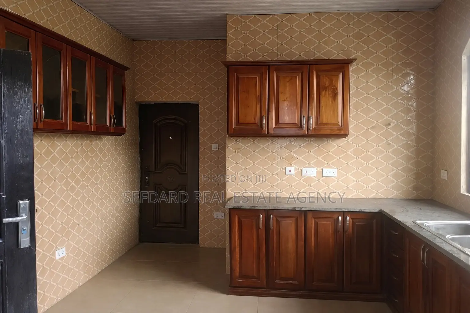 6bdrm House in Sefdard Properties, Pokuase for sale