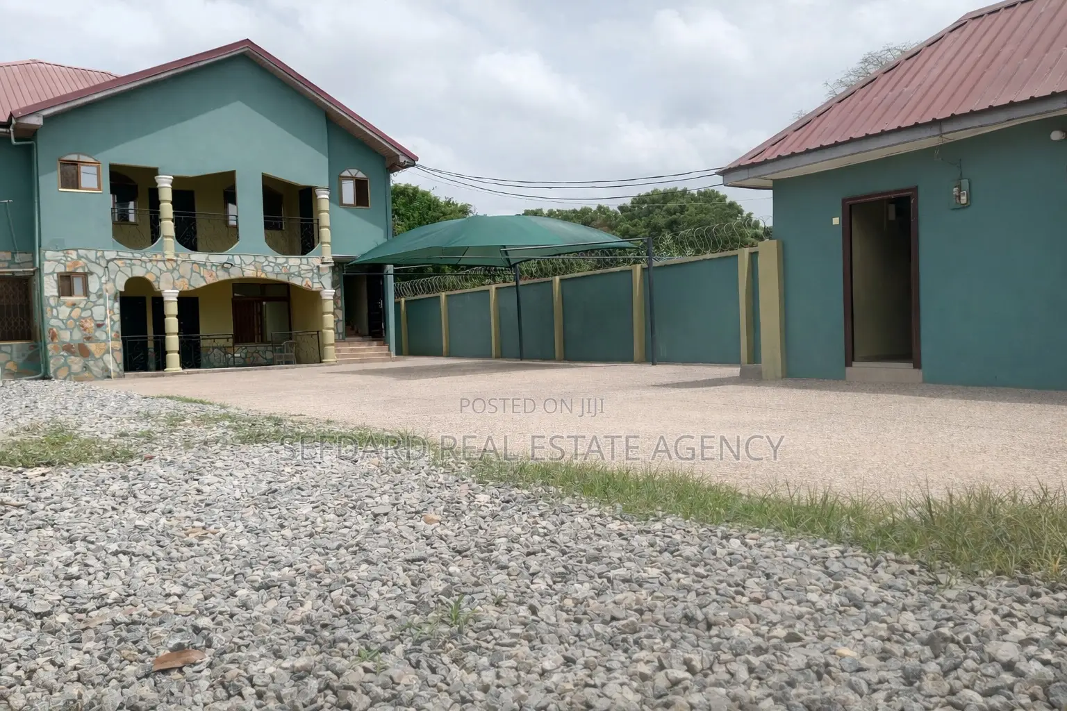 6bdrm House in Sefdard Properties, Pokuase for sale