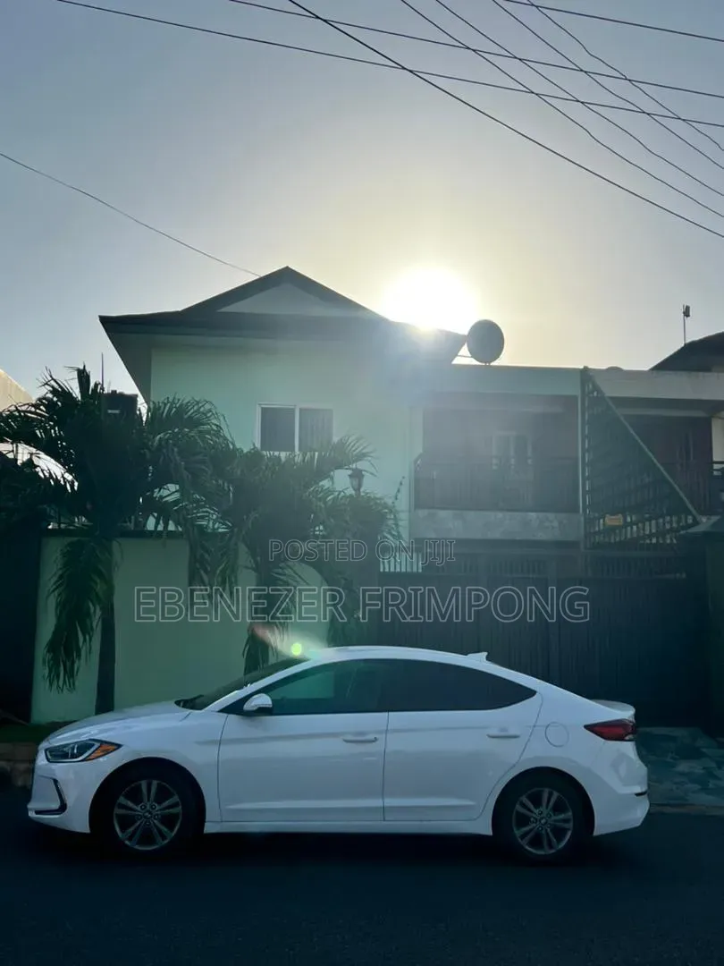 Hyundai Elantra SE Sedan FWD (2.0L 4cyl 6M) 2017 White