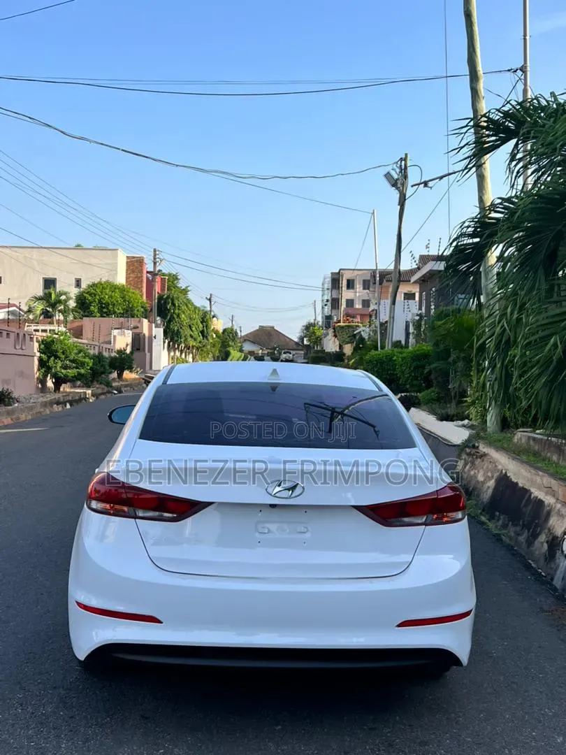 Hyundai Elantra SE Sedan FWD (2.0L 4cyl 6M) 2017 White