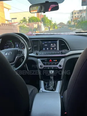 Hyundai Elantra SE Sedan FWD (2.0L 4cyl 6M) 2017 White