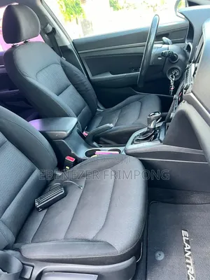 Hyundai Elantra SE Sedan FWD (2.0L 4cyl 6M) 2017 White