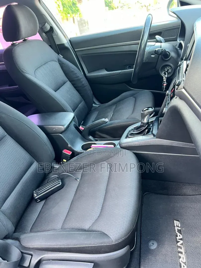 Hyundai Elantra SE Sedan FWD (2.0L 4cyl 6M) 2017 White