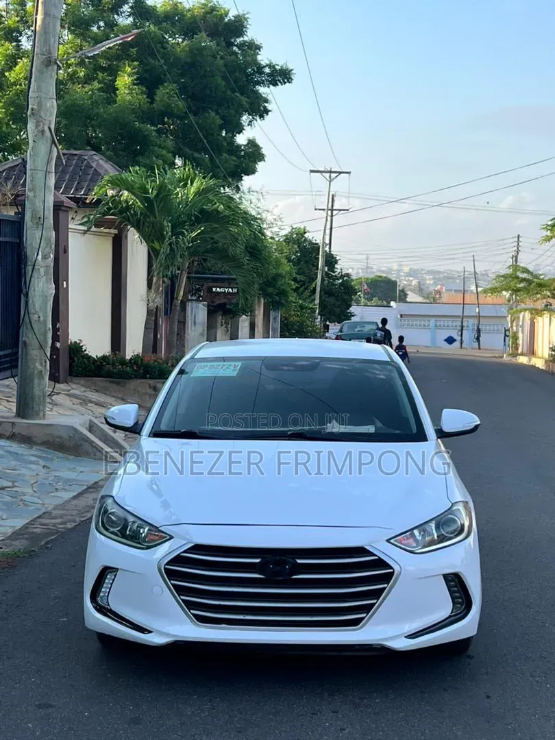 Hyundai Elantra SE Sedan FWD (2.0L 4cyl 6M) 2017 White