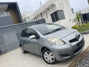 Toyota Vitz 2010 Silver