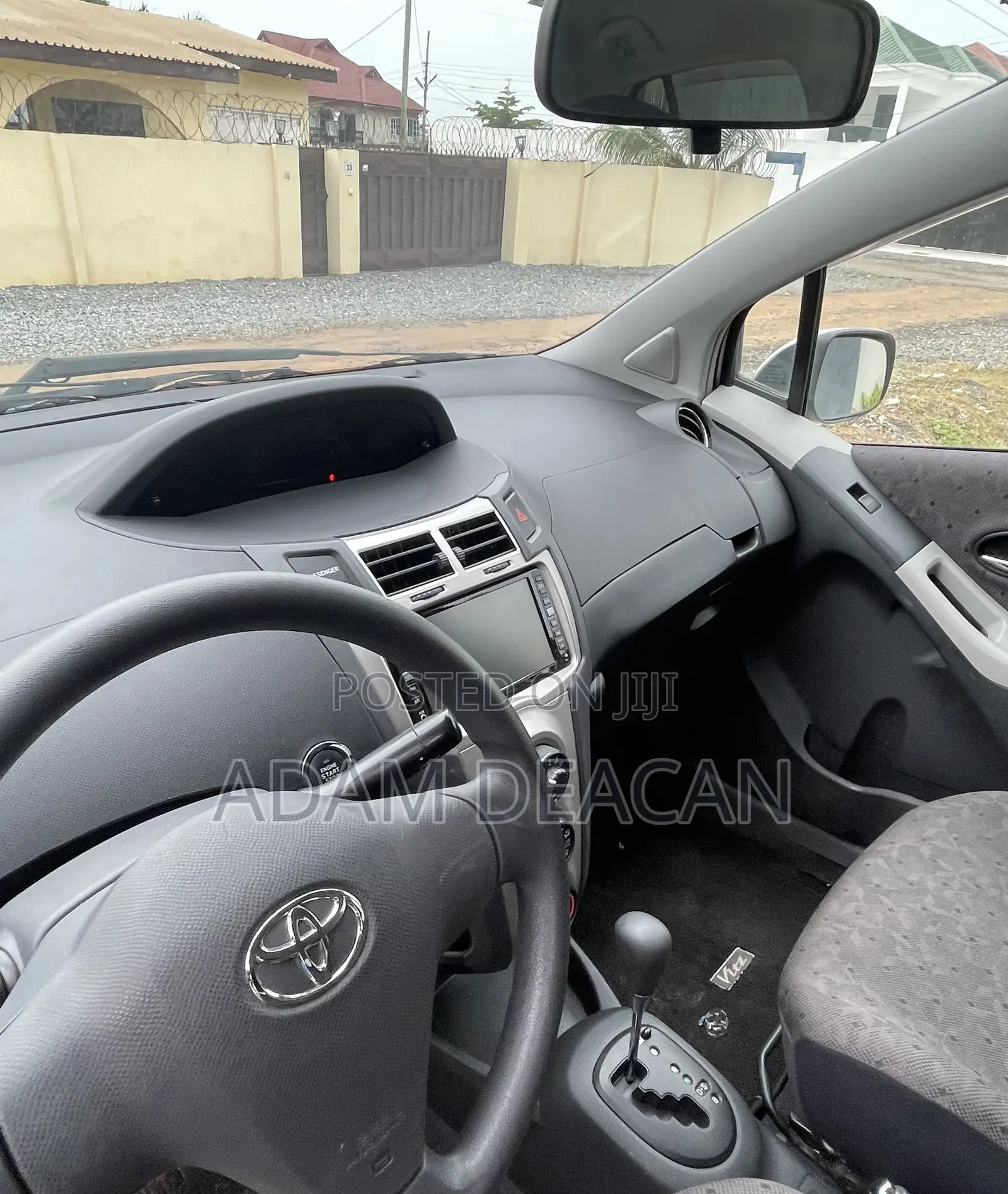Toyota Vitz 2010 Silver