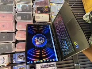 Laptop MSI Crosshair 17 16GB Intel Core i7 SSD 1T