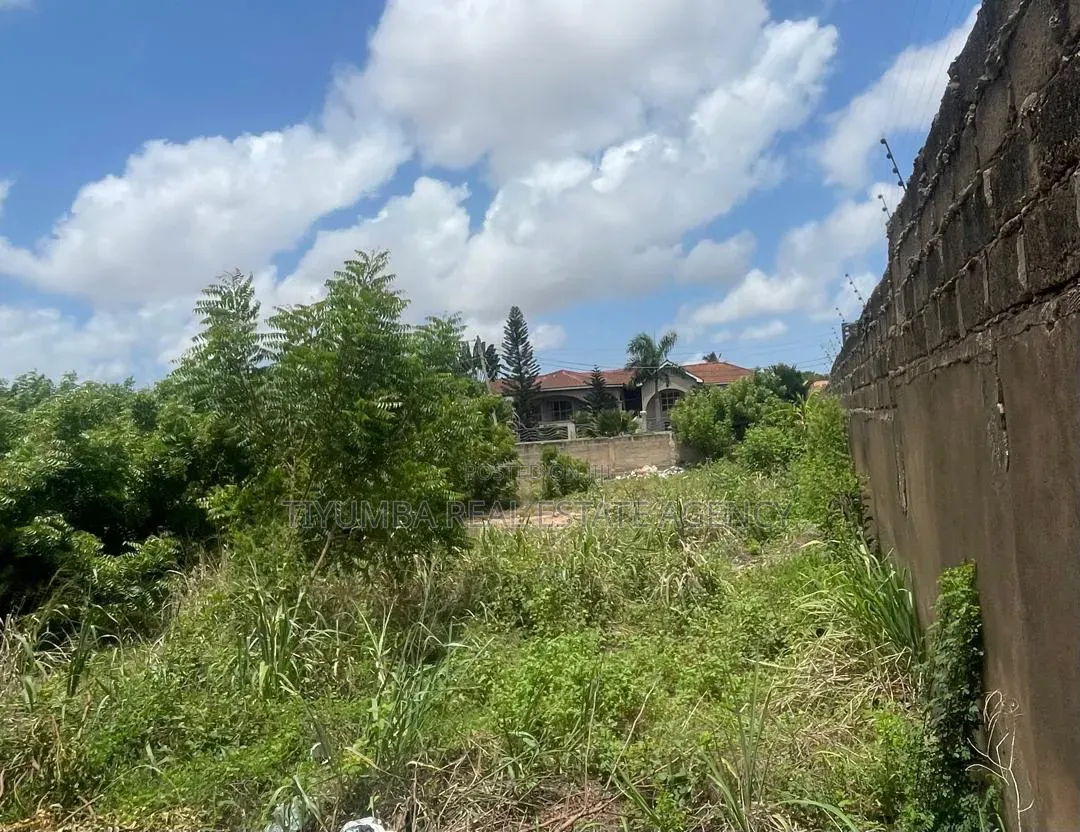 4 Plots of Land for Sale at East Legon.