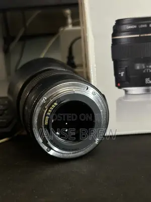 Canon 85mm 1.8 With Box and Hood