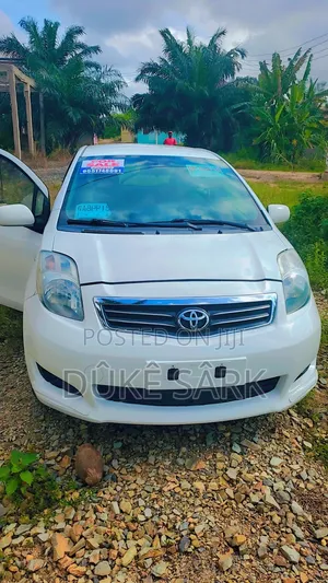 Toyota Yaris L Hatchback 3dr 2013 White