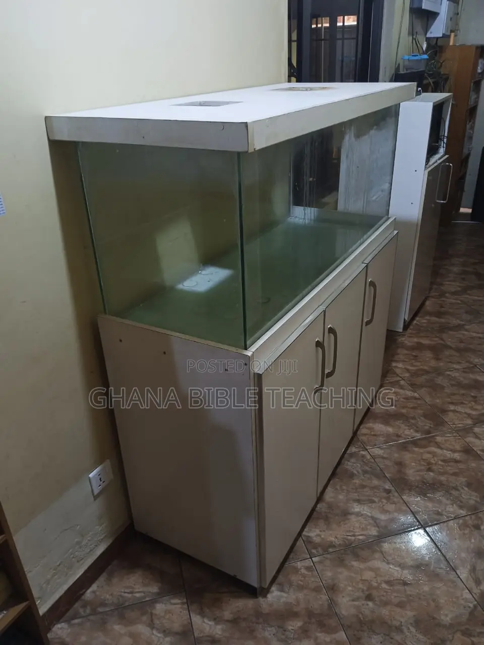 Fish Aquarium With Cabinet and Filter Pump
