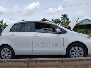 Toyota Vitz 1.0 FWD 3dr 2010 White