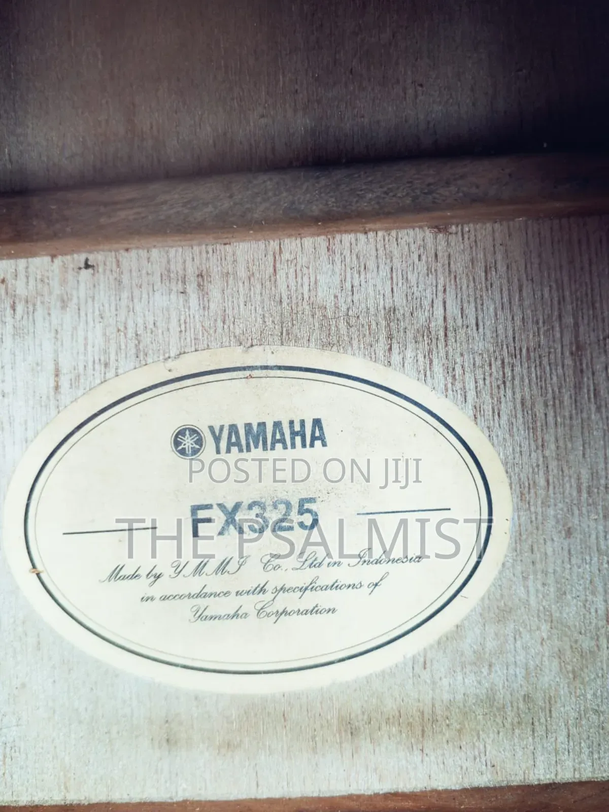 Yamaha Fx 325 Semi Acoustic Guitar