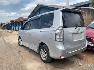 Toyota Voxy 2013 Silver