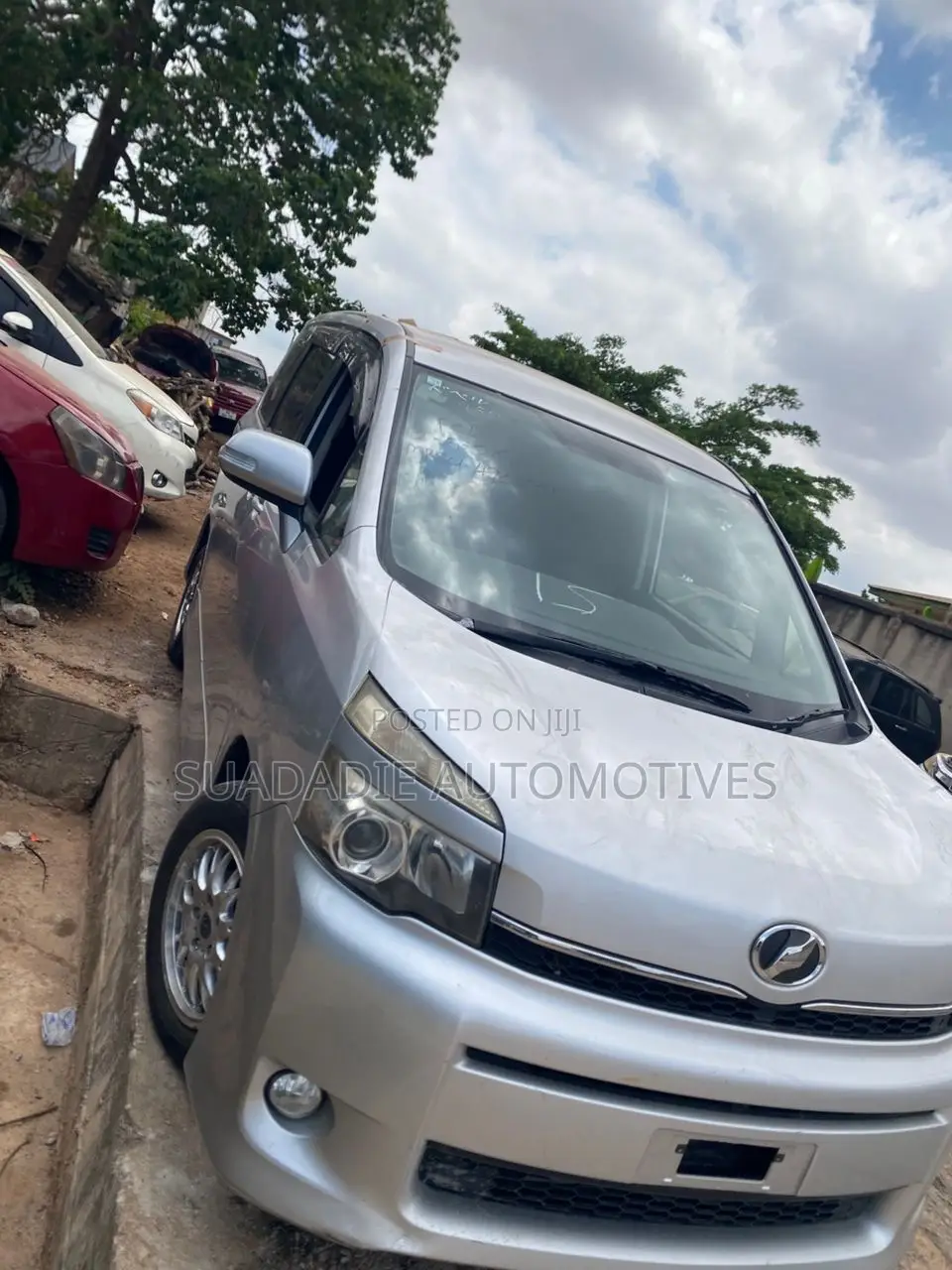 Toyota Voxy 2013 Silver