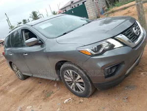 Nissan Pathfinder SV 2019 Gray