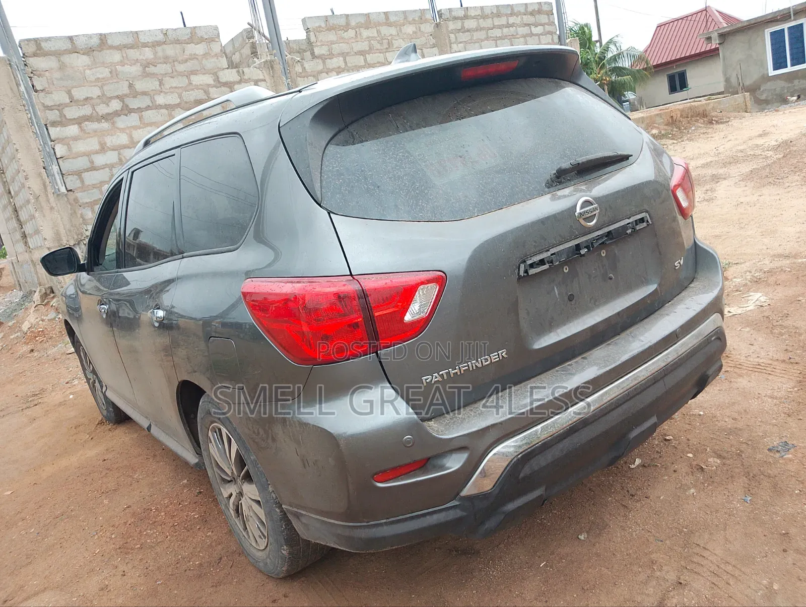 Nissan Pathfinder SV 2019 Gray