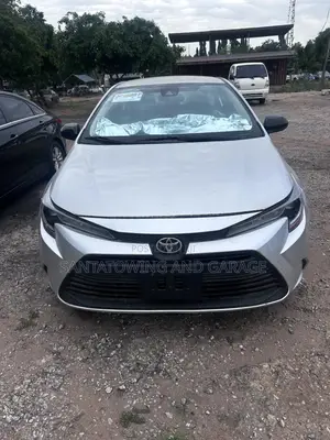 Toyota Corolla LE 2023 Silver