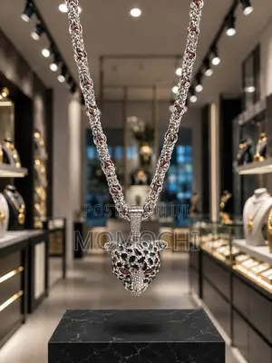 Ice Momochi Chain