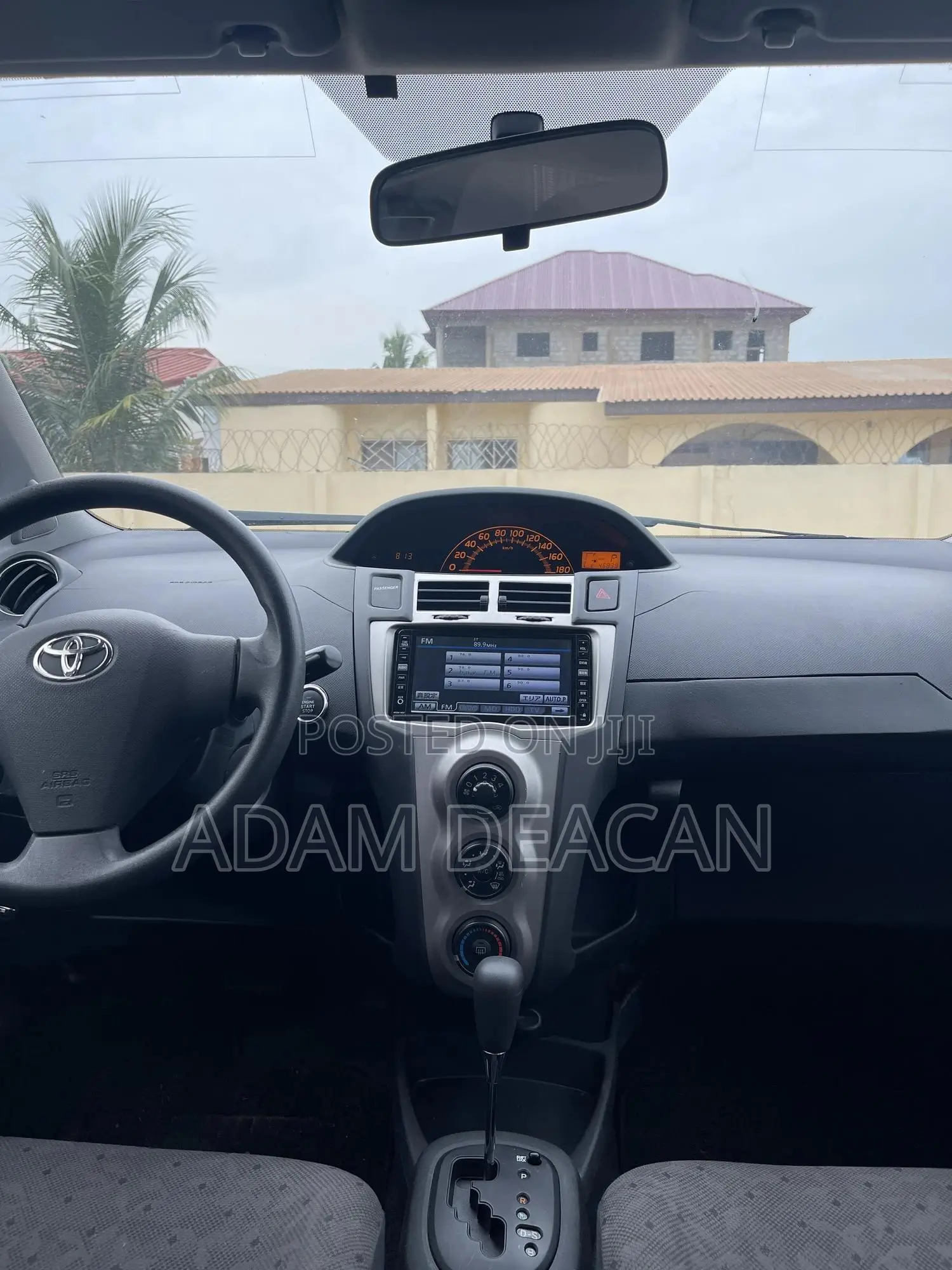 Toyota Vitz 2010 Silver