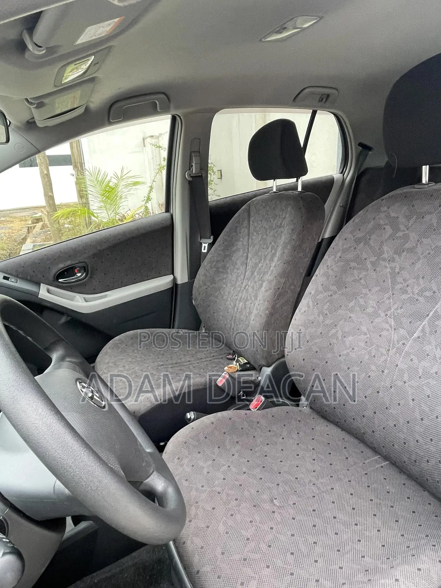 Toyota Vitz 2010 Silver