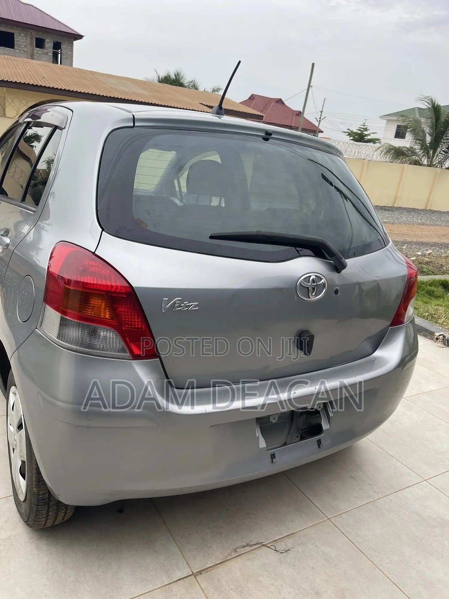 Toyota Vitz 2010 Silver