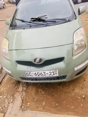 Toyota Vitz 2010 Beige