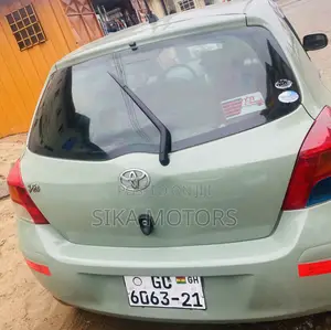 Toyota Vitz 2010 Beige