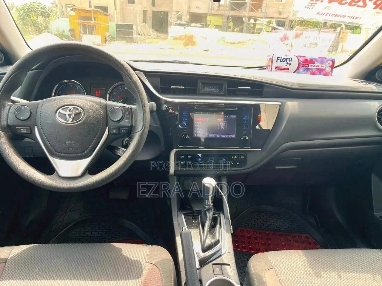 Toyota Corolla LE (1.8L 4cyl 2A) 2019 Black