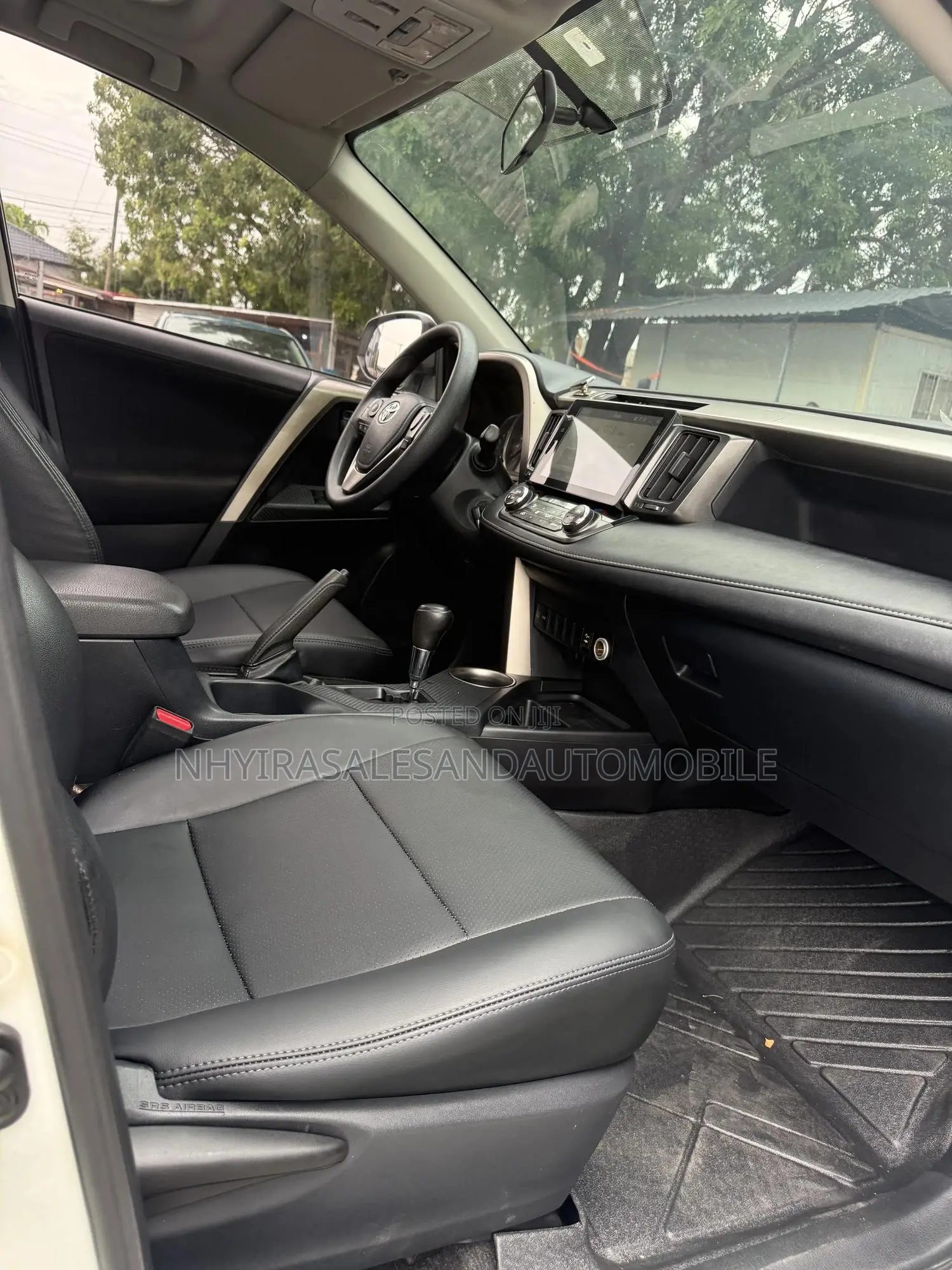 Toyota RAV4 XLE AWD (2.5L 4cyl 6A) 2016 White