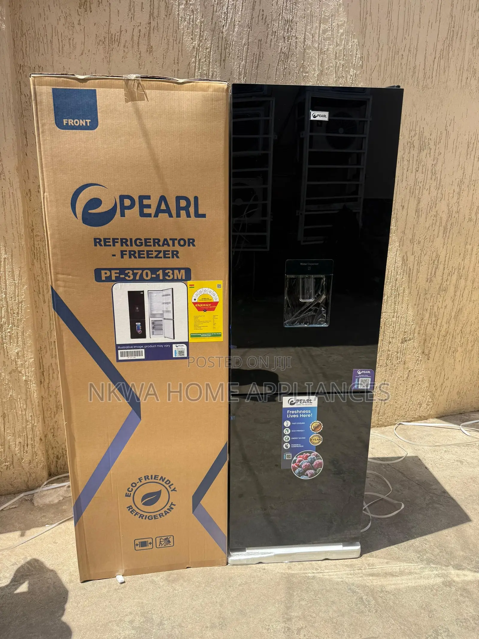 Pearl Fridge (Black Beauty Glass) 262 Liters