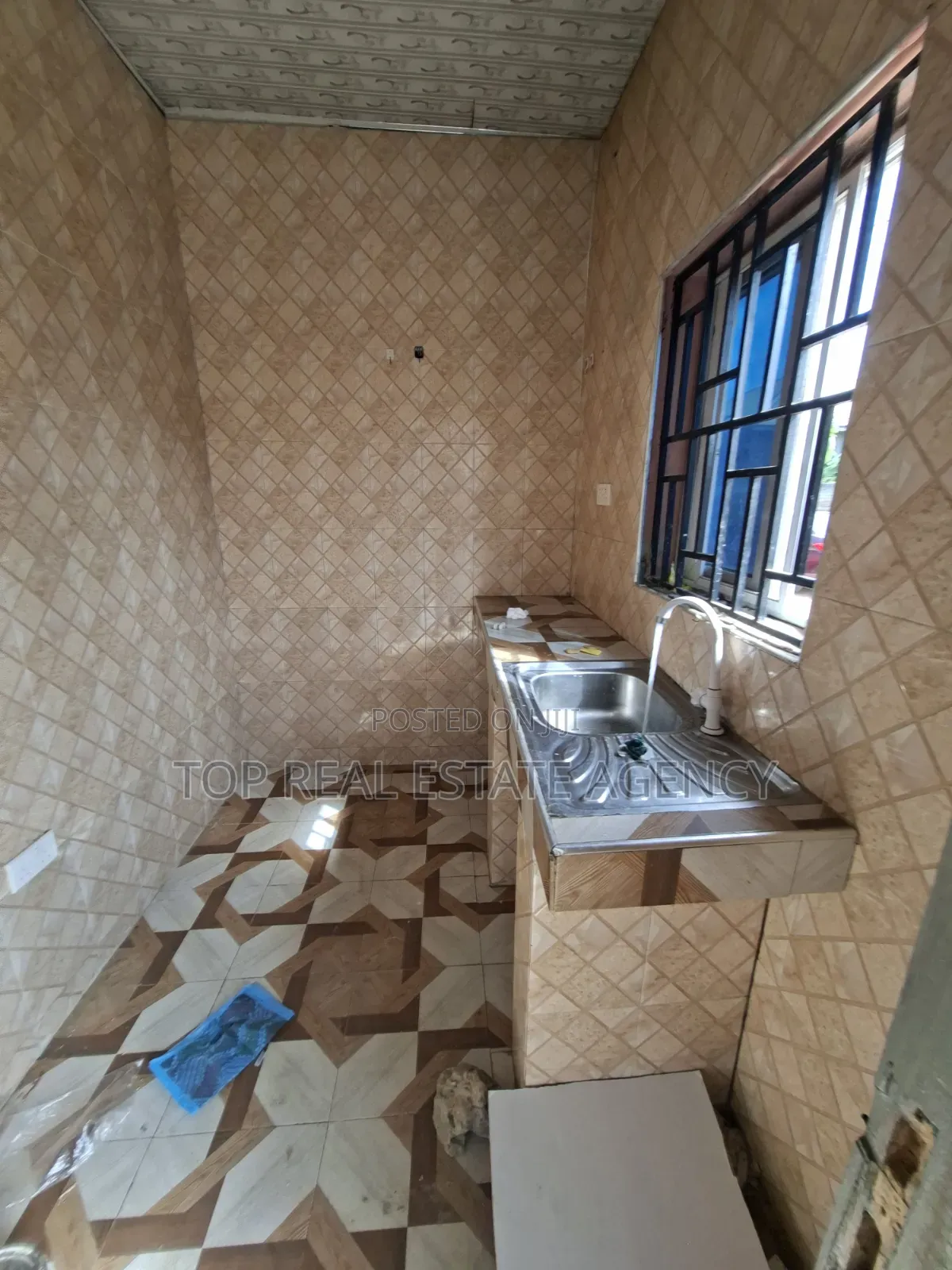 1bdrm Apartment in Behind Papa'S Pizza, North Legon for rent