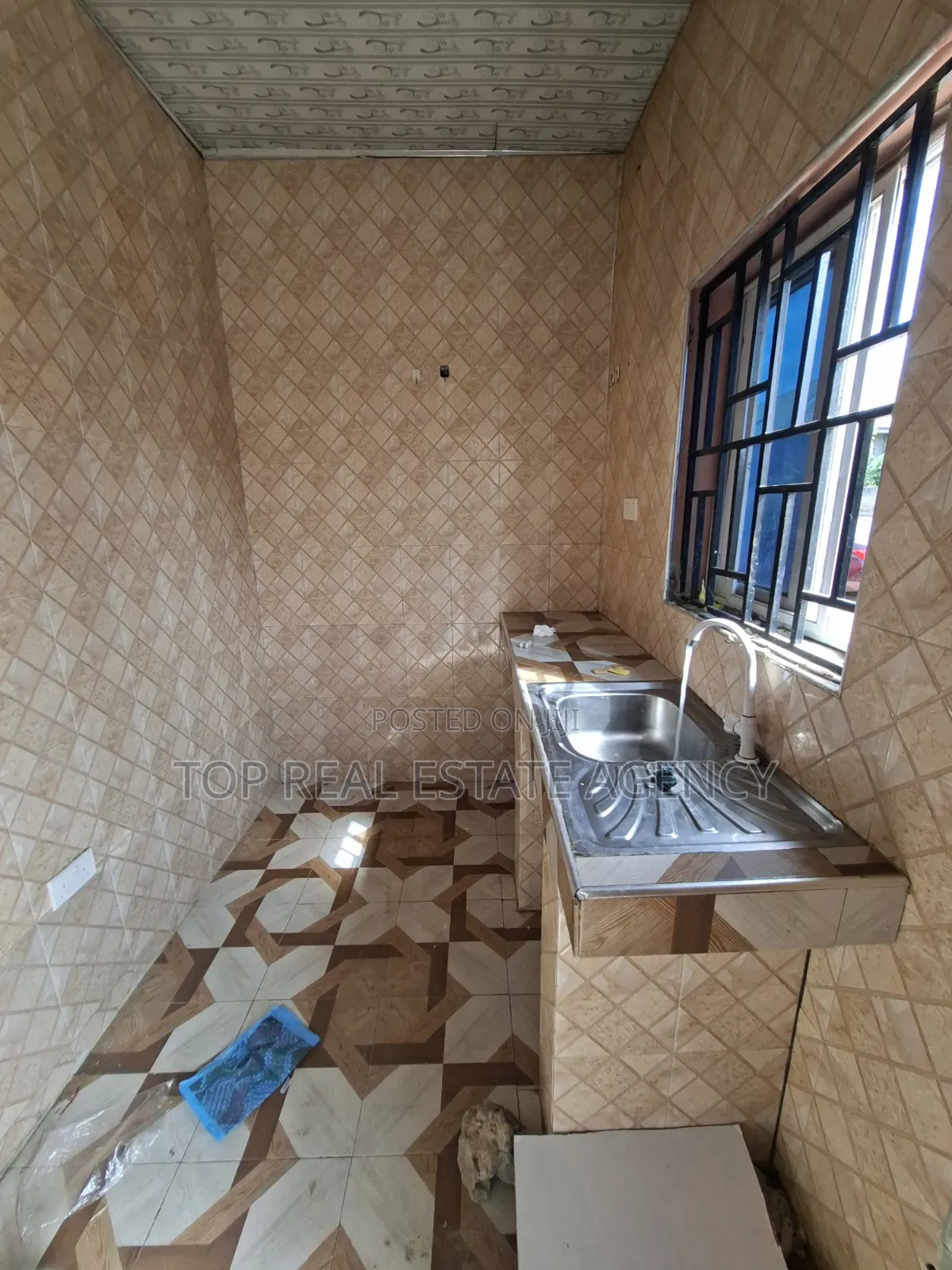 1bdrm Apartment in Behind Papa'S Pizza, North Legon for rent