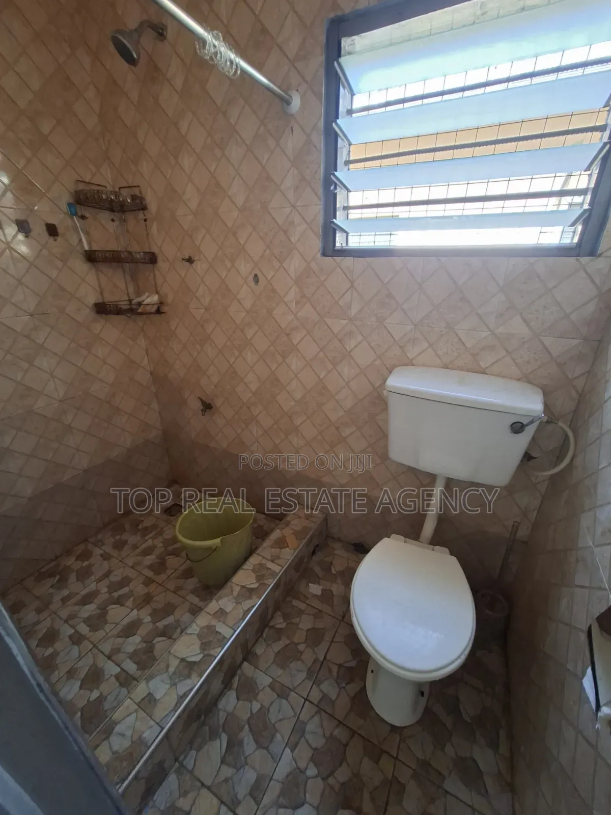 1bdrm Apartment in Behind Papa'S Pizza, North Legon for rent