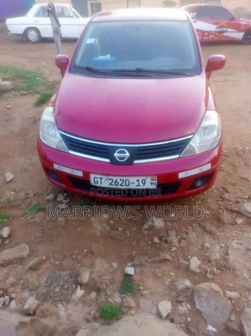 Nissan Versa 2012 Red