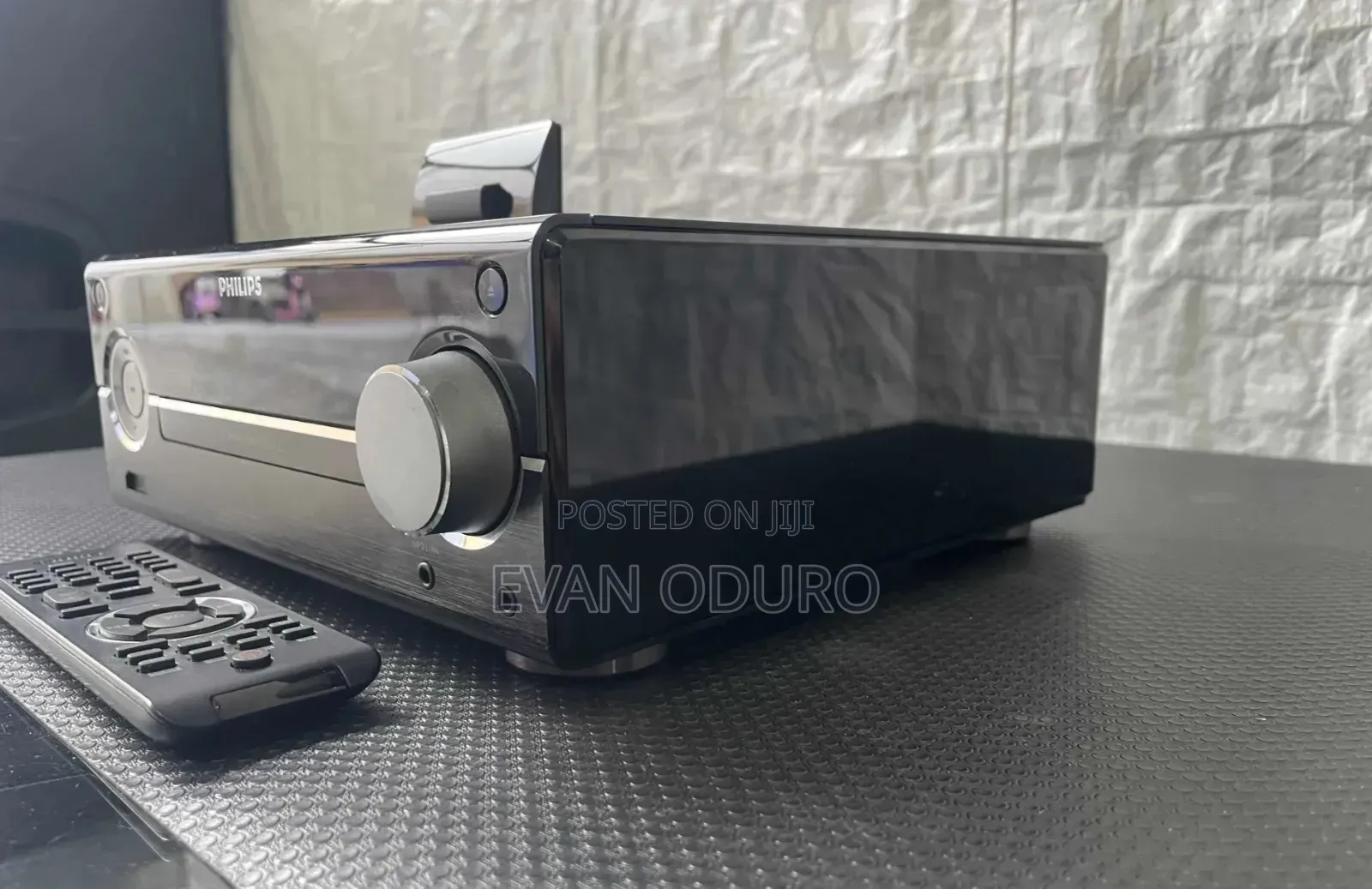 Powerful Philips Excellent Sound Cd/Usb/ Bt/Radio/iPhone iPod Dock/Aux