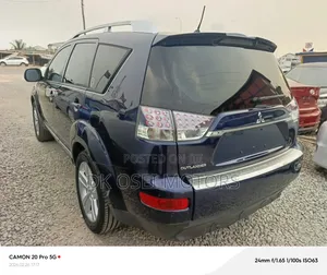 Mitsubishi Outlander SE 4dr SUV AWD (2.4L 4cyl CVT) 2014 Blue