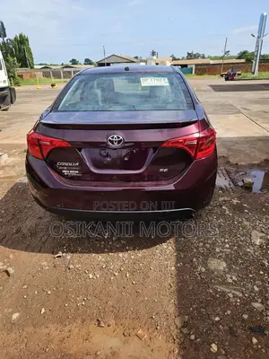 Toyota Corolla 2017 Maroon