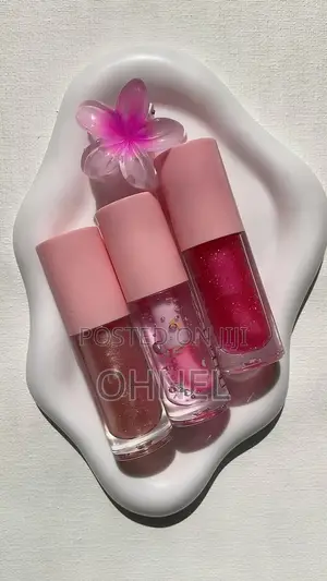 Lipcare and Lip Accessories Can