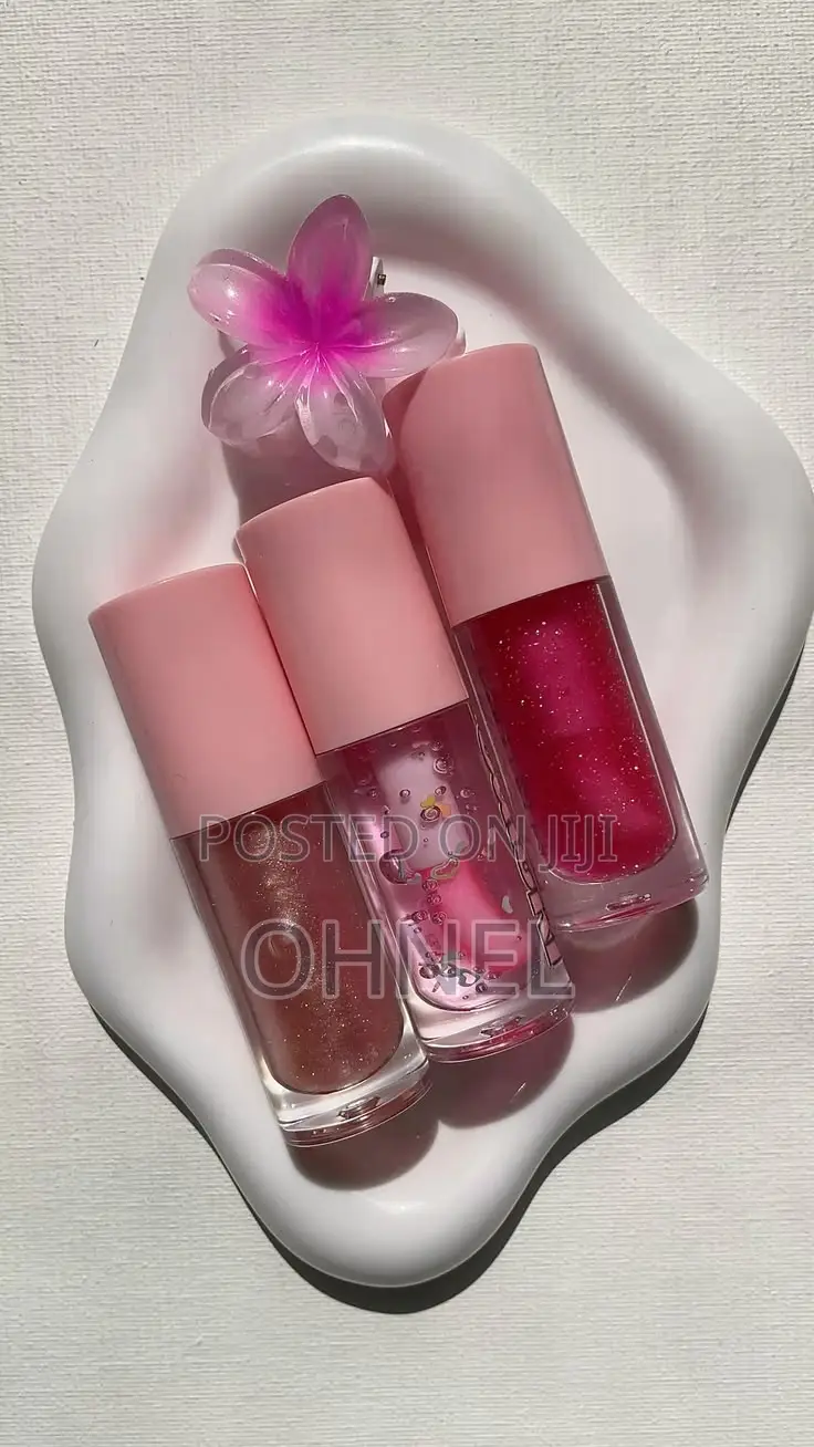 Lipcare and Lip Accessories Can