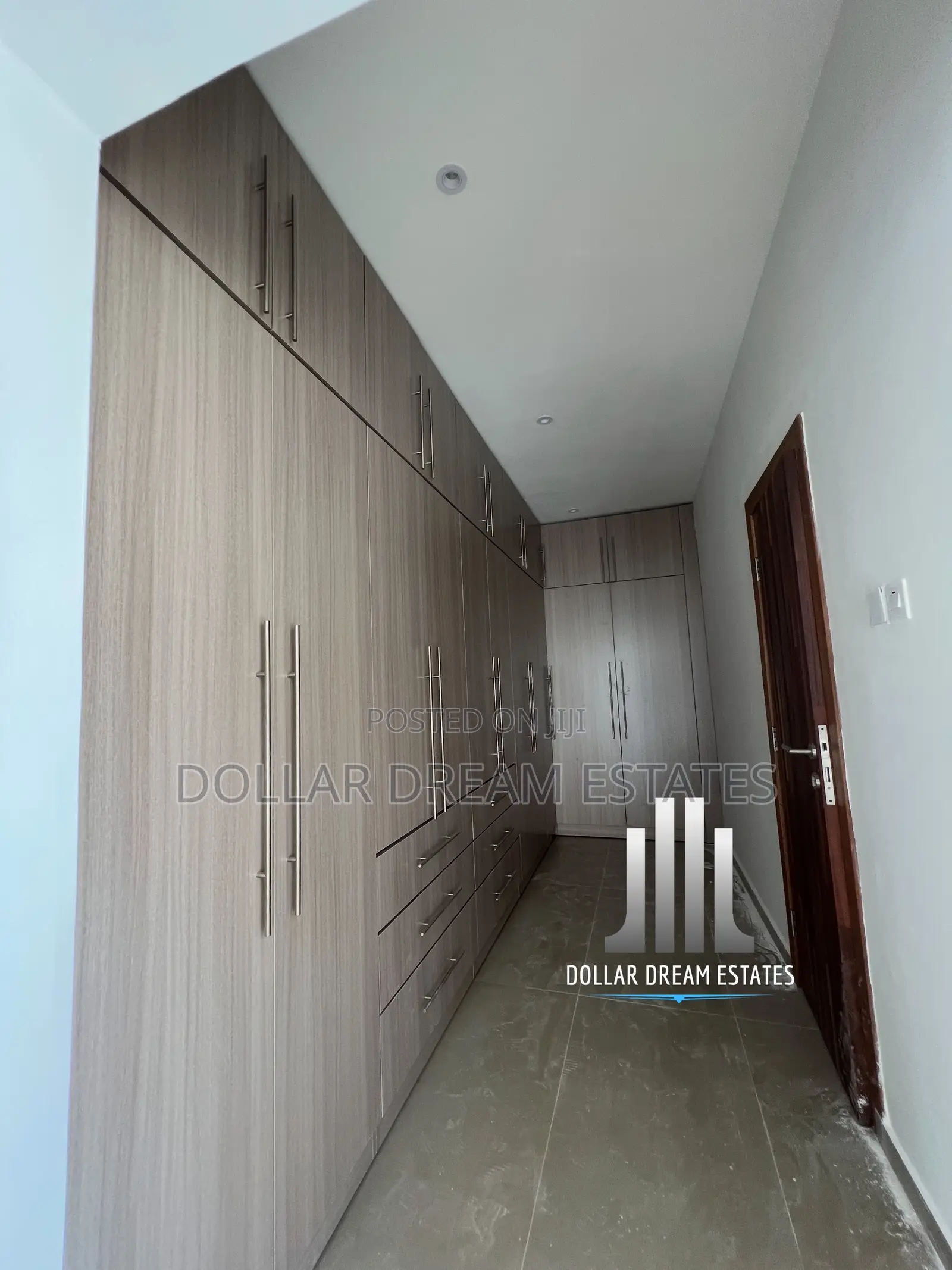 4bdrm Townhouse / Terrace in East Legon for rent