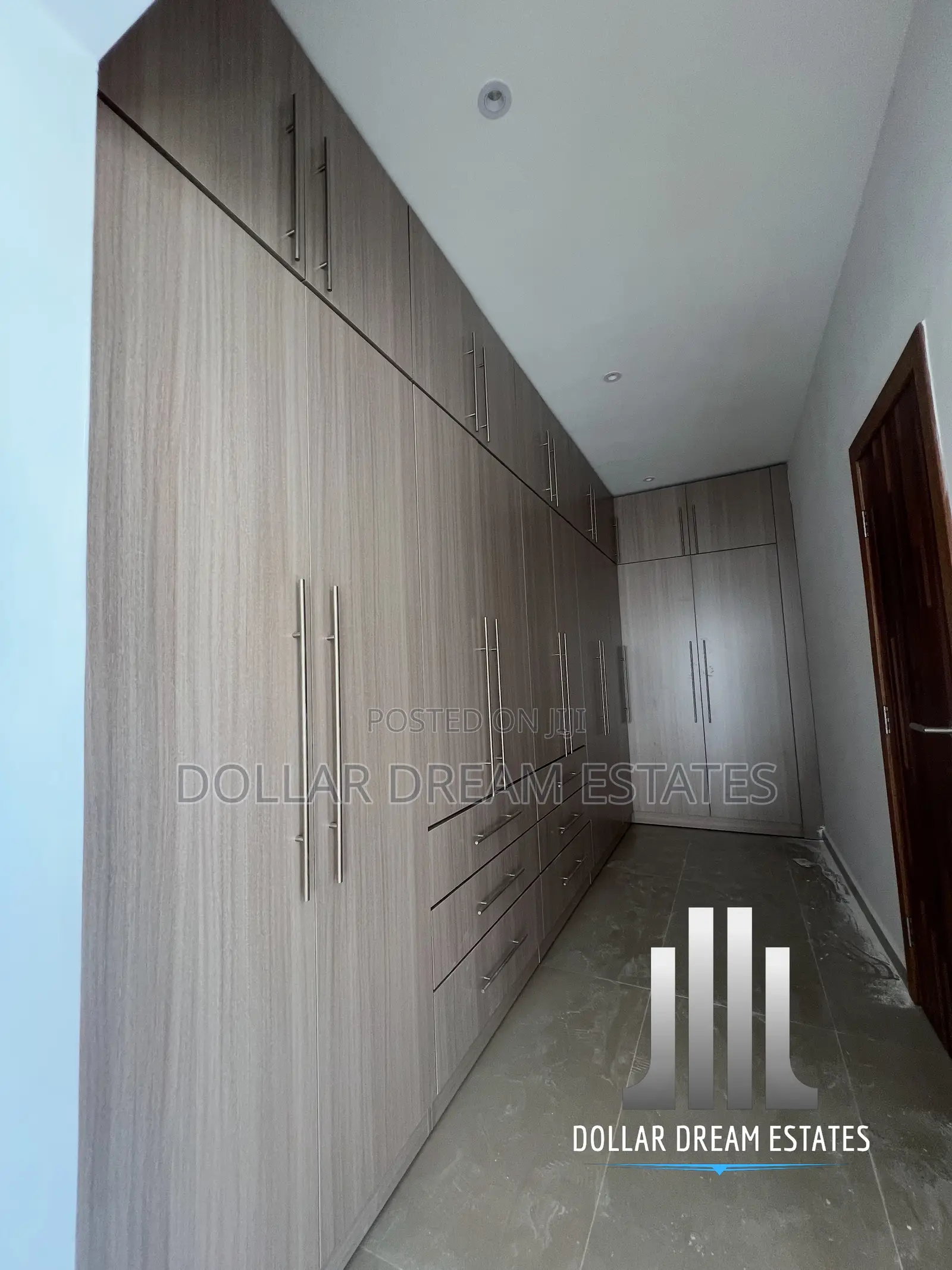 4bdrm Townhouse / Terrace in East Legon for rent