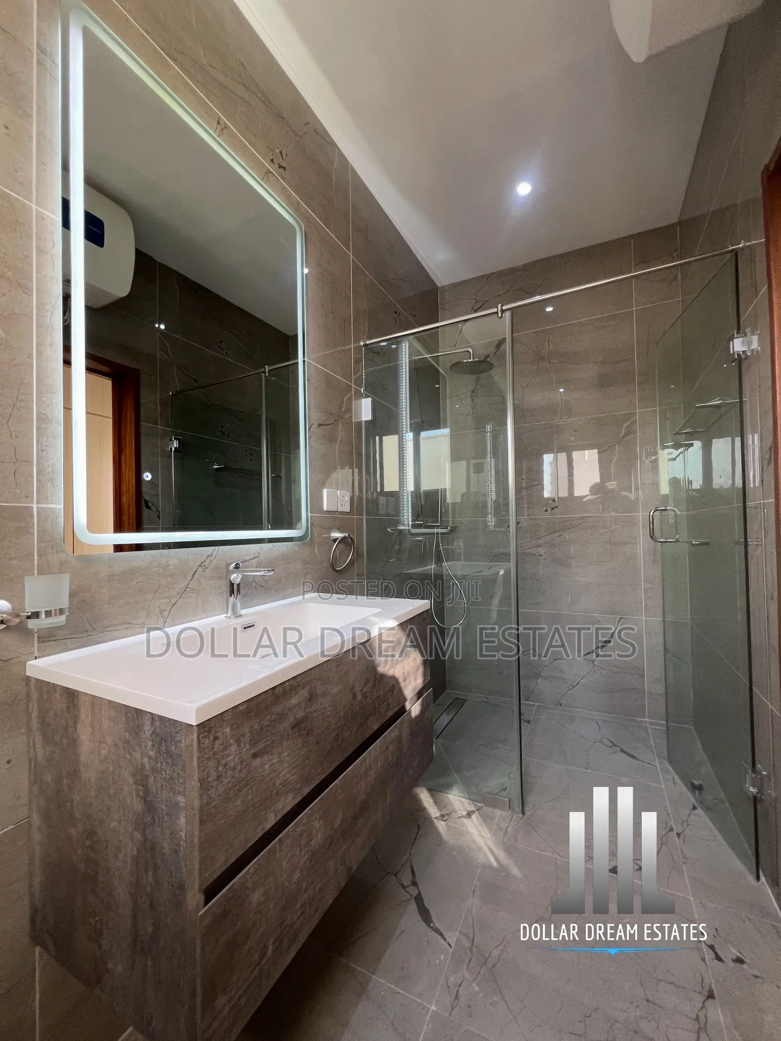 4bdrm Townhouse / Terrace in East Legon for rent