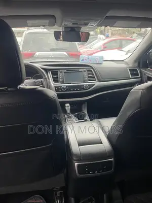 Toyota Highlander XLE 2019 Silver