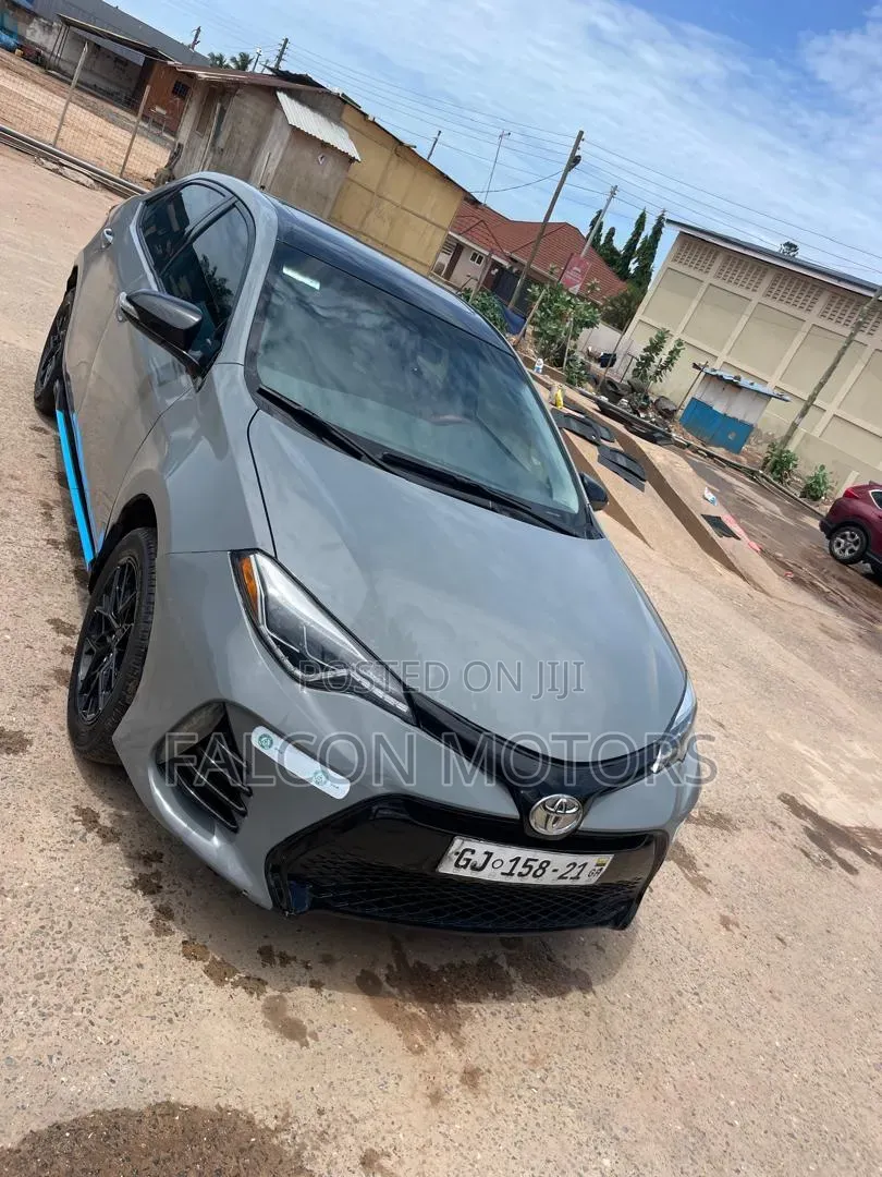 Toyota Corolla LE Plus 4dr Sedan (1.8L 4cyl CVT) 2016 Gray