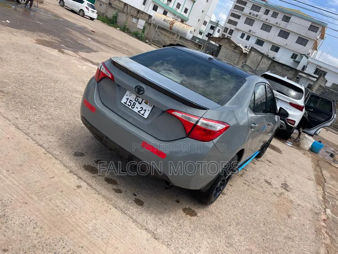 Toyota Corolla LE Plus 4dr Sedan (1.8L 4cyl CVT) 2016 Gray