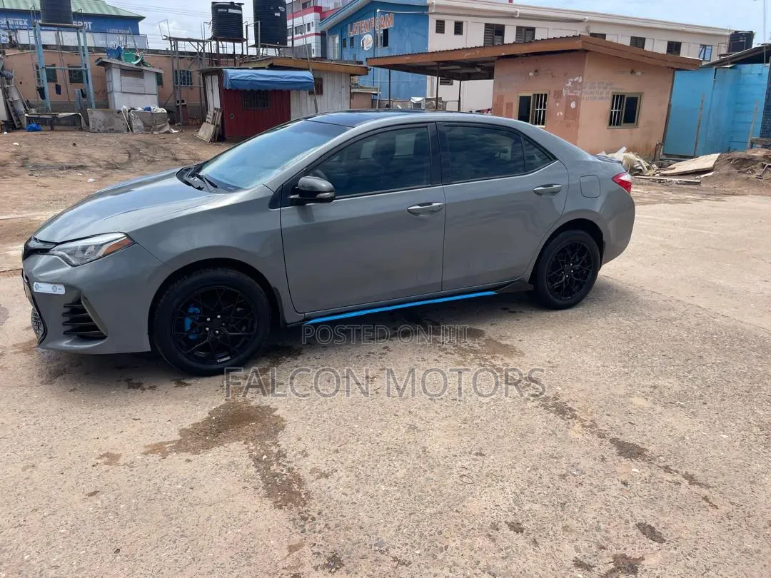 Toyota Corolla LE Plus 4dr Sedan (1.8L 4cyl CVT) 2016 Gray