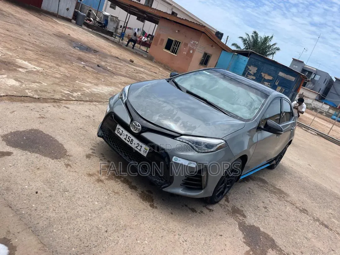 Toyota Corolla LE Plus 4dr Sedan (1.8L 4cyl CVT) 2016 Gray