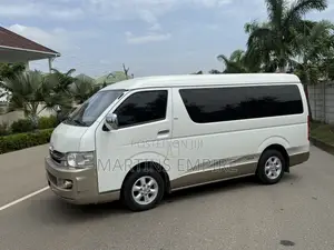 Toyota HiAce 2017 White